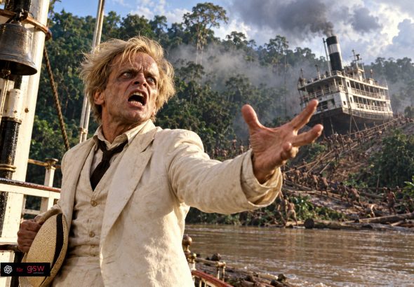 Klaus Kinski schreiend im Urwald