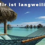 Doppelhängematte am Strand im Sonnenschein